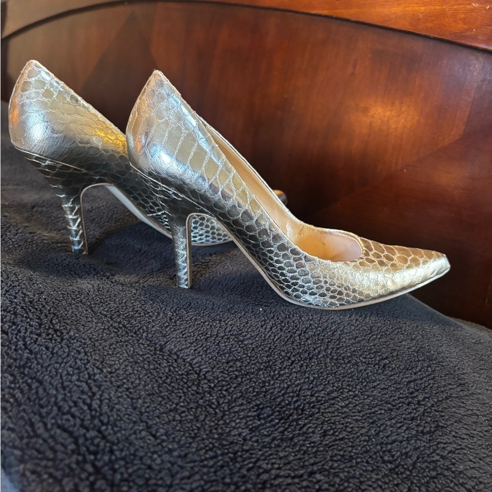 Nine West Elegant brush gold Snakeskin Pattern Heels